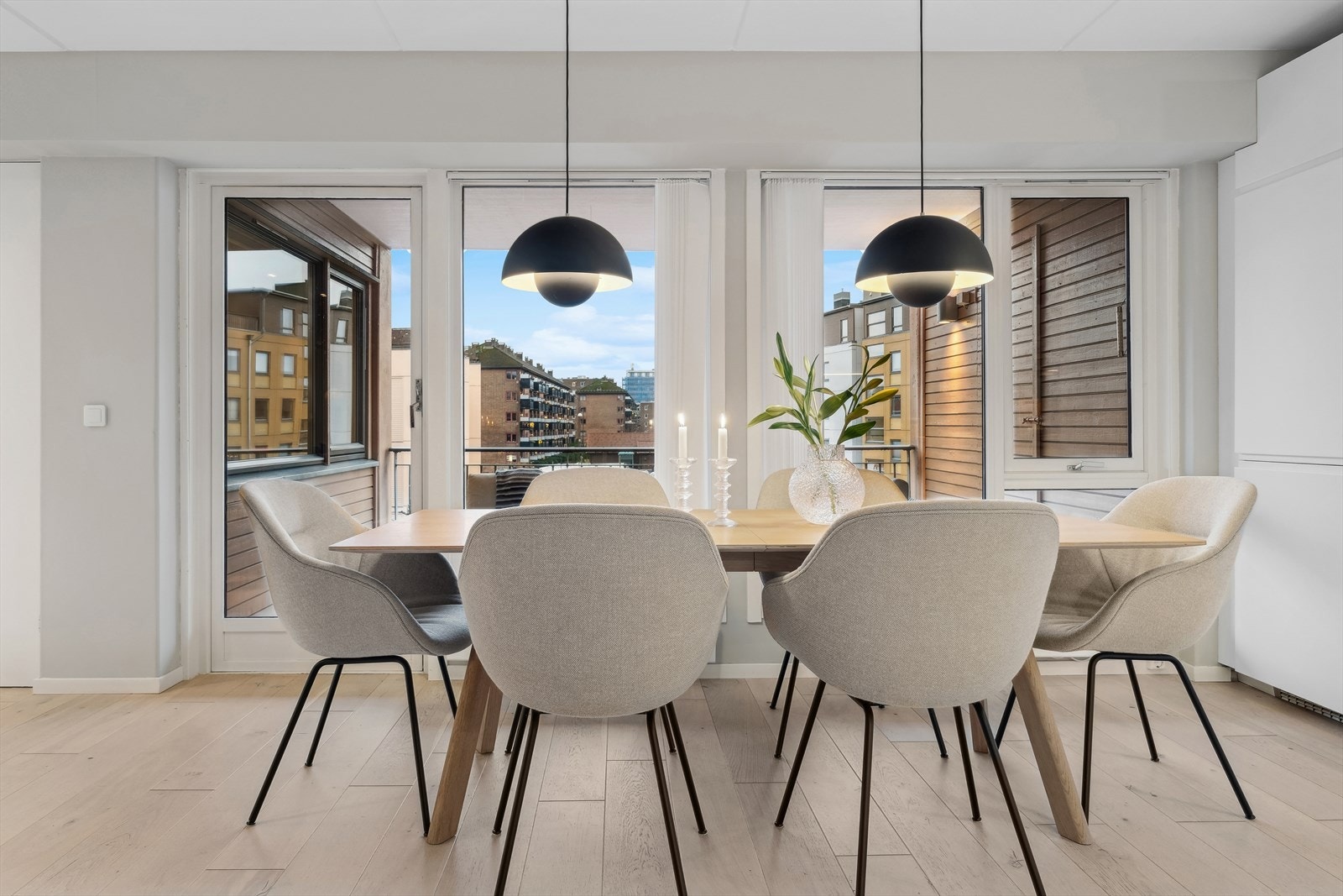 Fra stuen er det adkomst til balkong Galleribilde