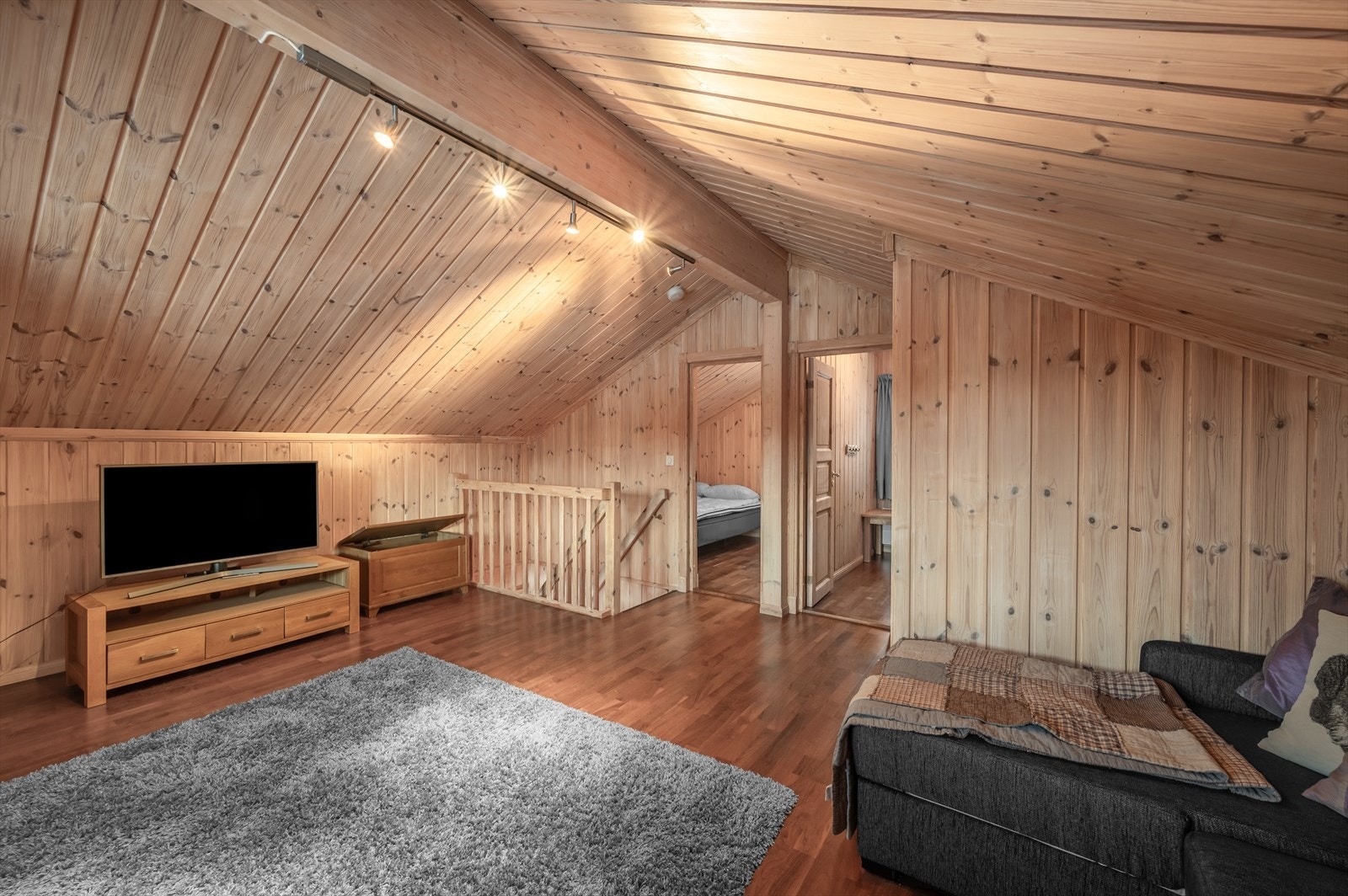 i 2. etasje er det også to soverom og toalettrom. Galleribilde