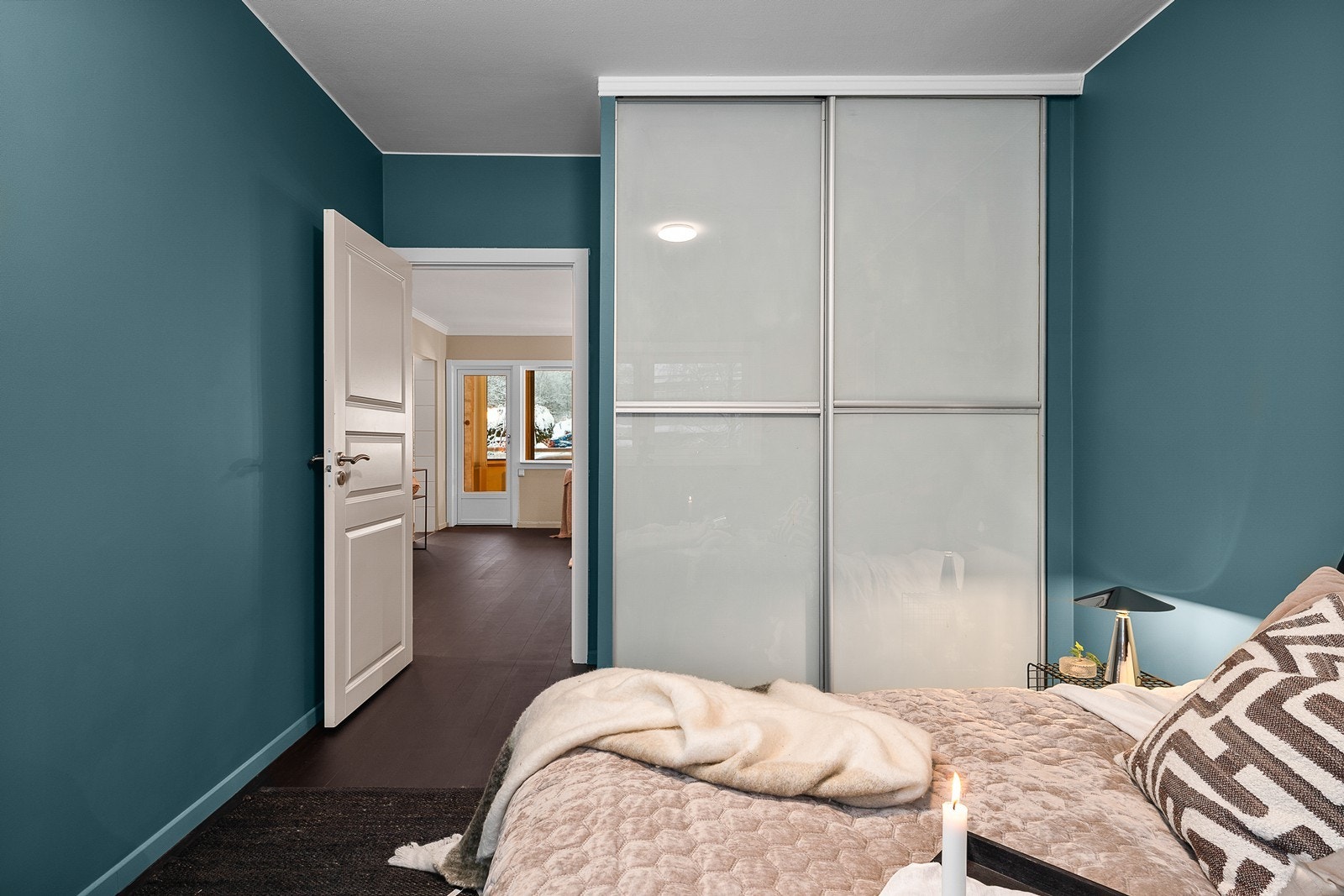 Leiligheten har to store soverom Galleribilde