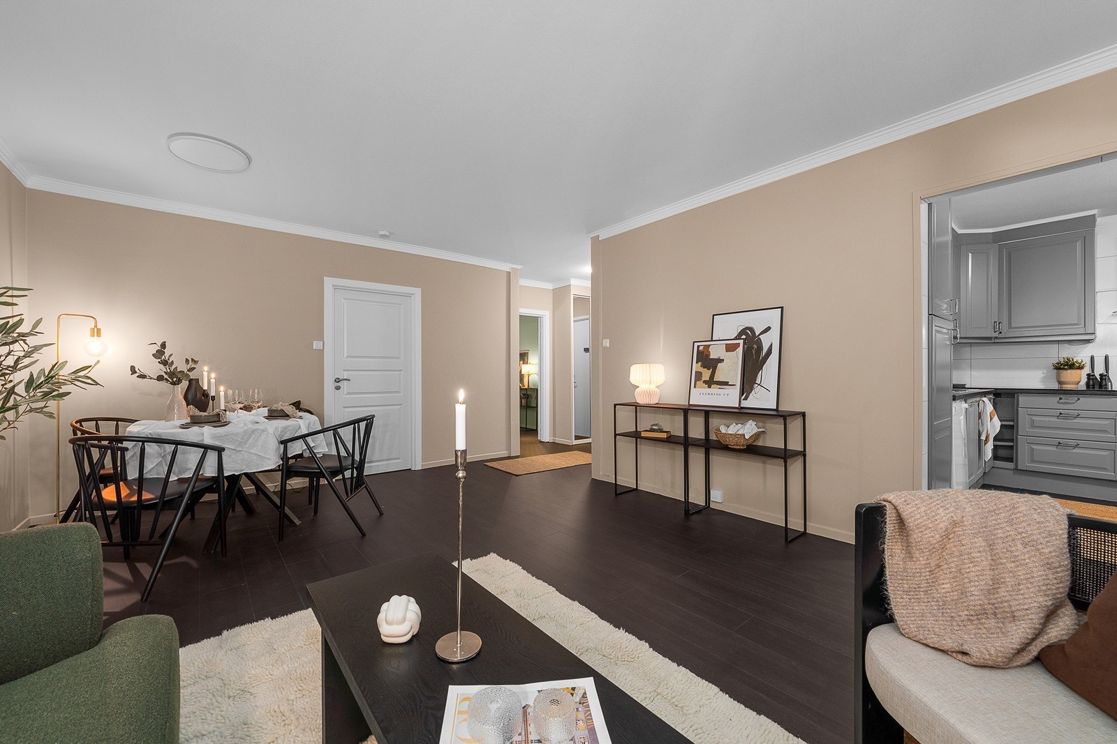 Takhøyden ble i stue målt til ca. 2,48 m Galleribilde