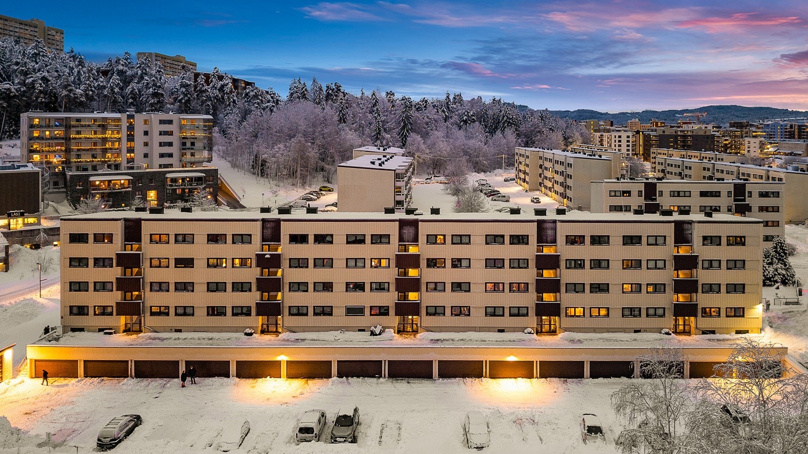 Borettslaget har flotte utearealer. Områdene er opparbeidet med blant annet internstier, lekeapparater, sykkelstativer, sittebenker, plenarealer og diverse beplantning. Galleribilde