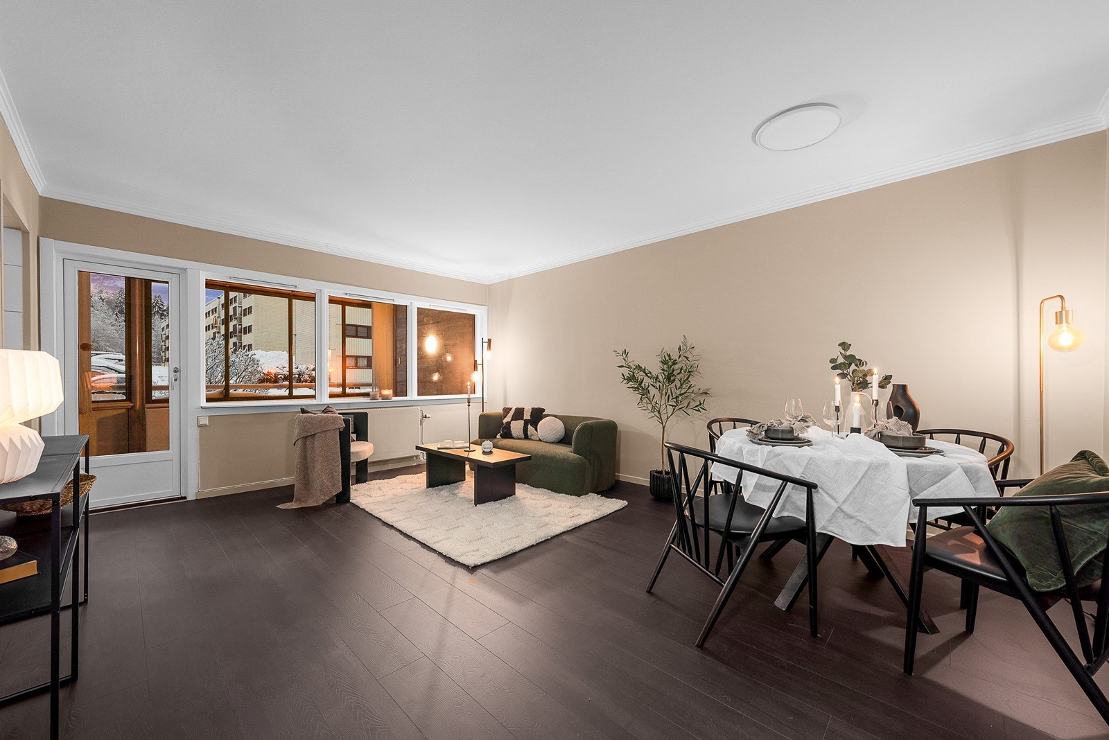 Milad Alexander Sabori ønsker velkommen til Sverres vei 14! Galleribilde