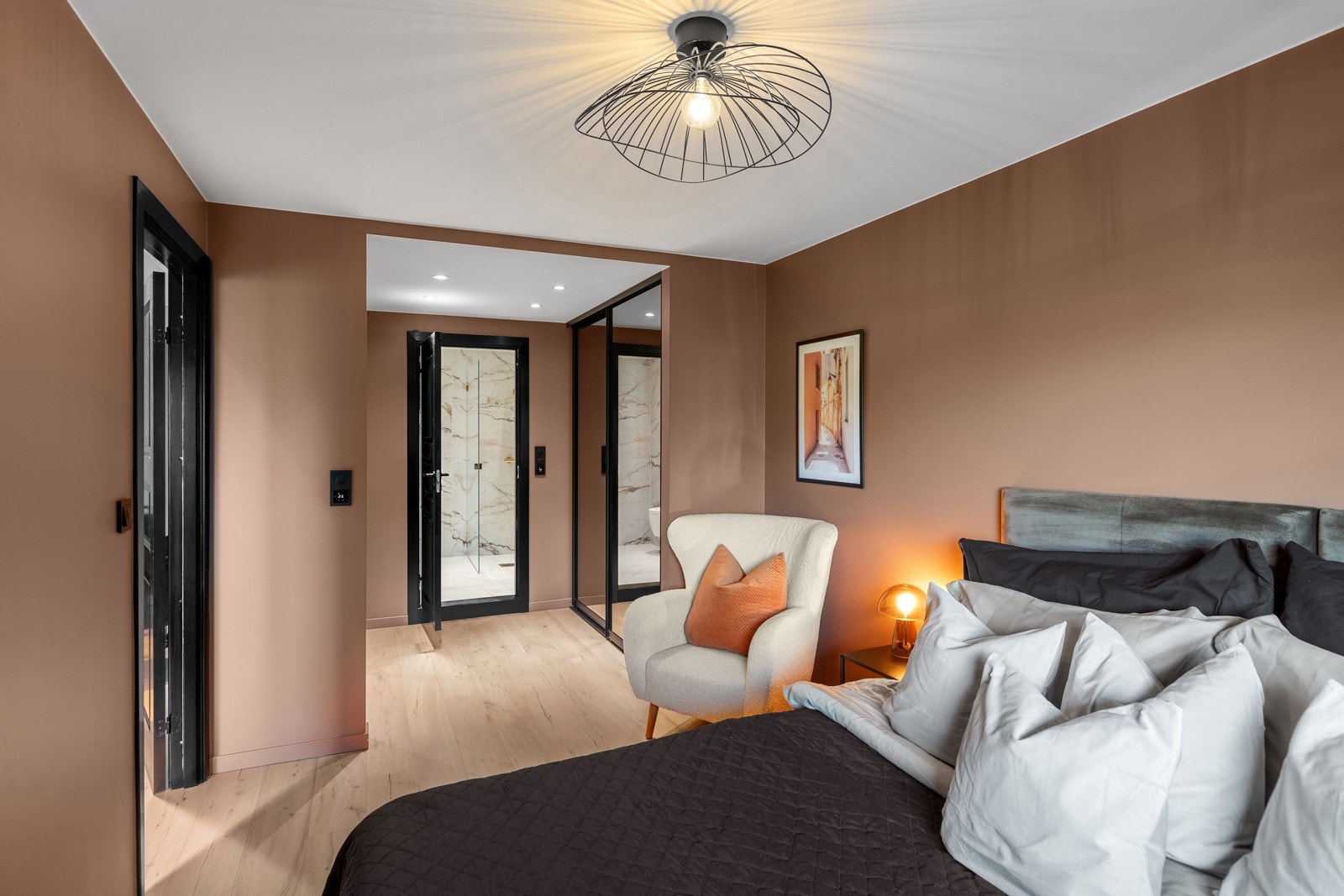 Soverom med bad-en-suite Galleribilde