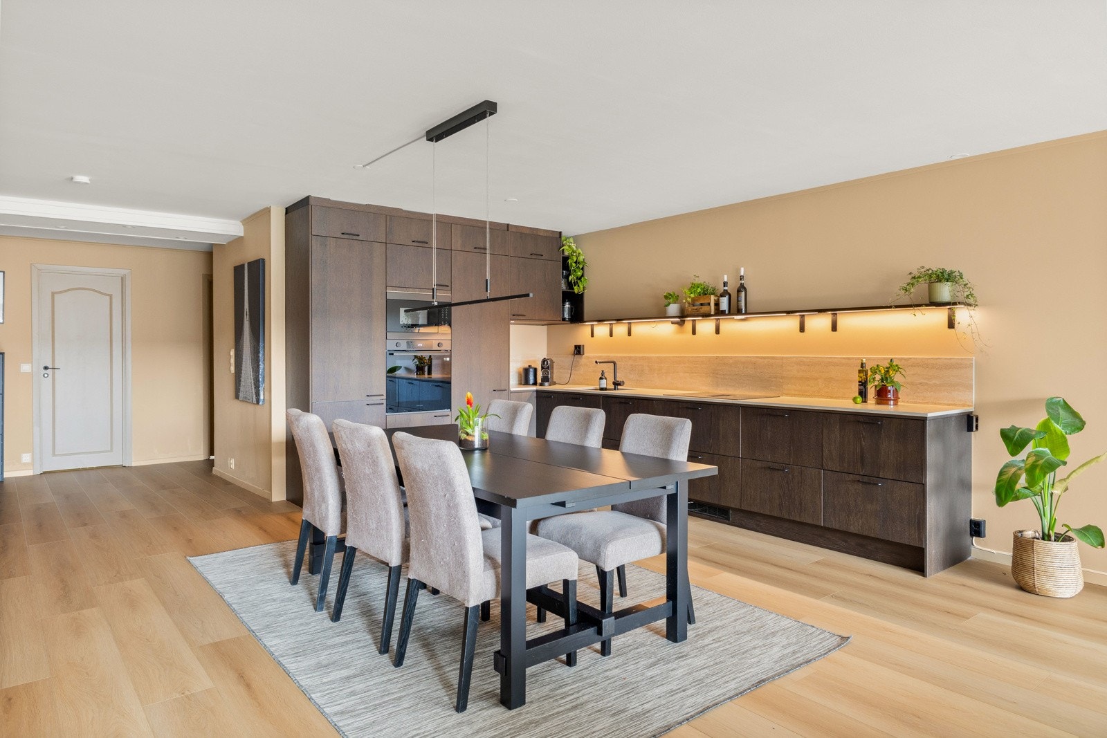 Dette er en tiltalende og innholdsrik 4-roms i et attraktivt område. Galleribilde