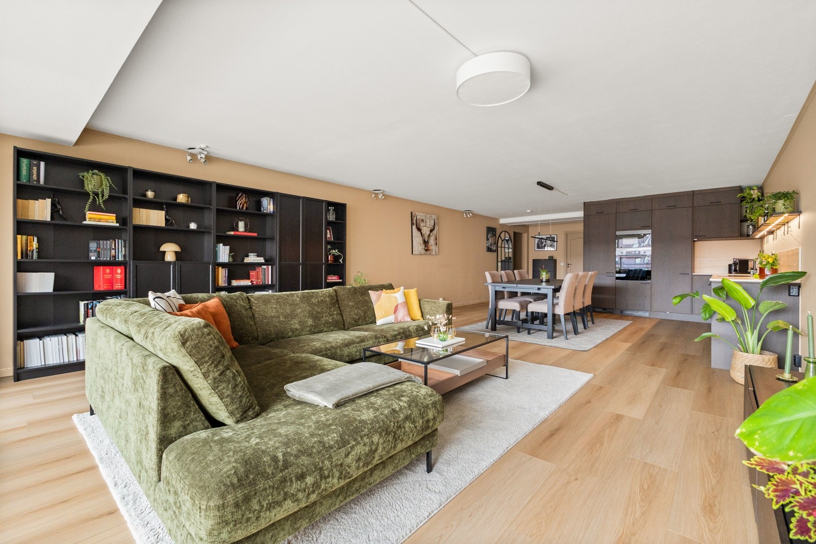 Oppholdsrommet er av god størrelse med svært gode møbleringsmuligheter. Galleribilde