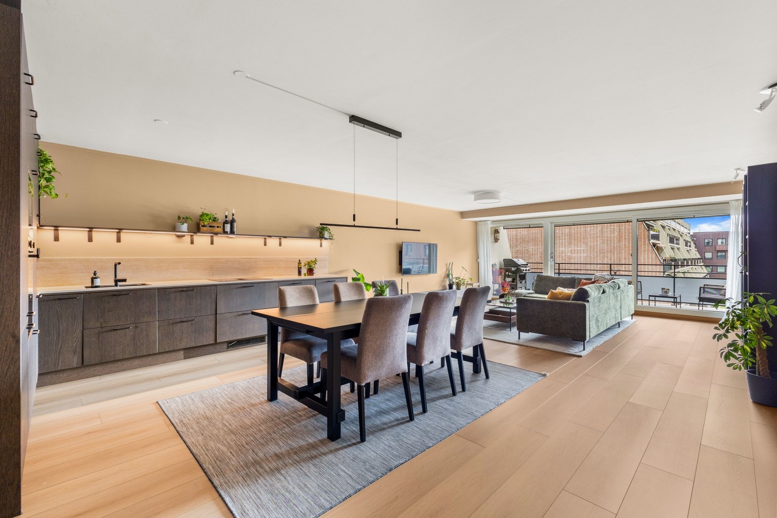 Harold Mufoncol v/Eie Eiendomsmegling har gleden av å presentere denne lekre boligen i Ulvenveien 117B! Galleribilde