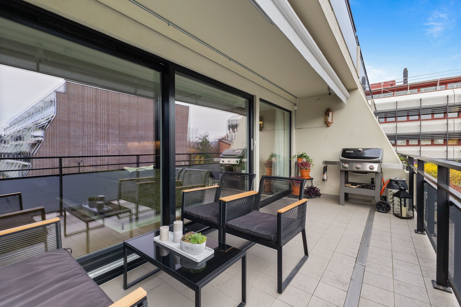 Fra stua er det utang til en stor og fin balkong på ca. 11 kvm. Galleribilde