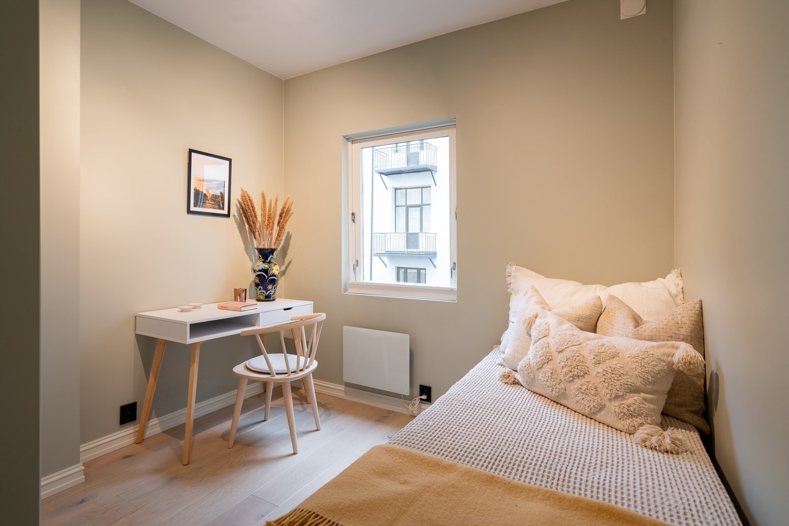 Det to andre soverommene kan enkelt tilpasses som barnerom, gjesterom, kontor eller walk-in closet - alt etter behov. Galleribilde