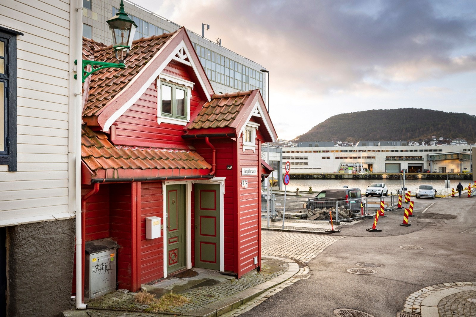 - Boligen har også en utvendig bod ved inngangspartiet - Galleribilde