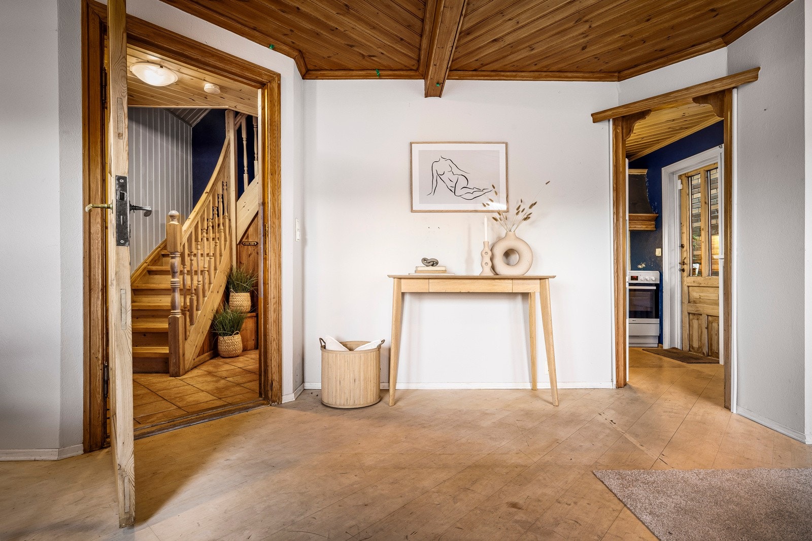 - Det er delvis åpen løsning mot kjøkkenet - Galleribilde