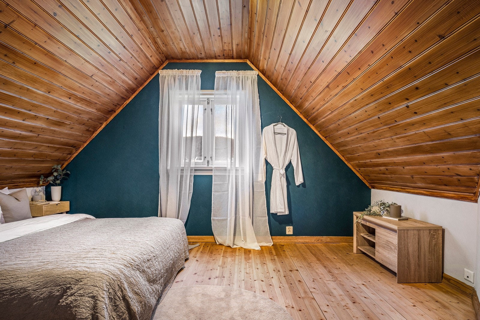 - Boligens tre soverom(2 sov. ikke godkjent) ligger alle i andre etasje - Galleribilde