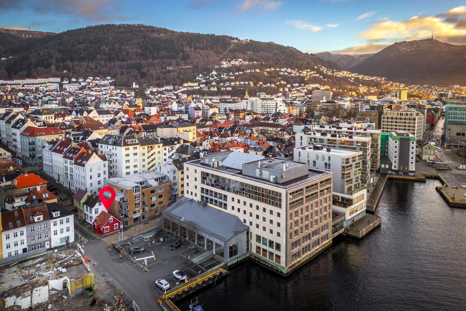 - Dagligvarebutikker finner du innen kort gange. Her kan du velge mellom blant annet Bunnpris Nøstet, Rema 1000 i Kalmarhuset eller Kiwi Nøstet - Galleribilde