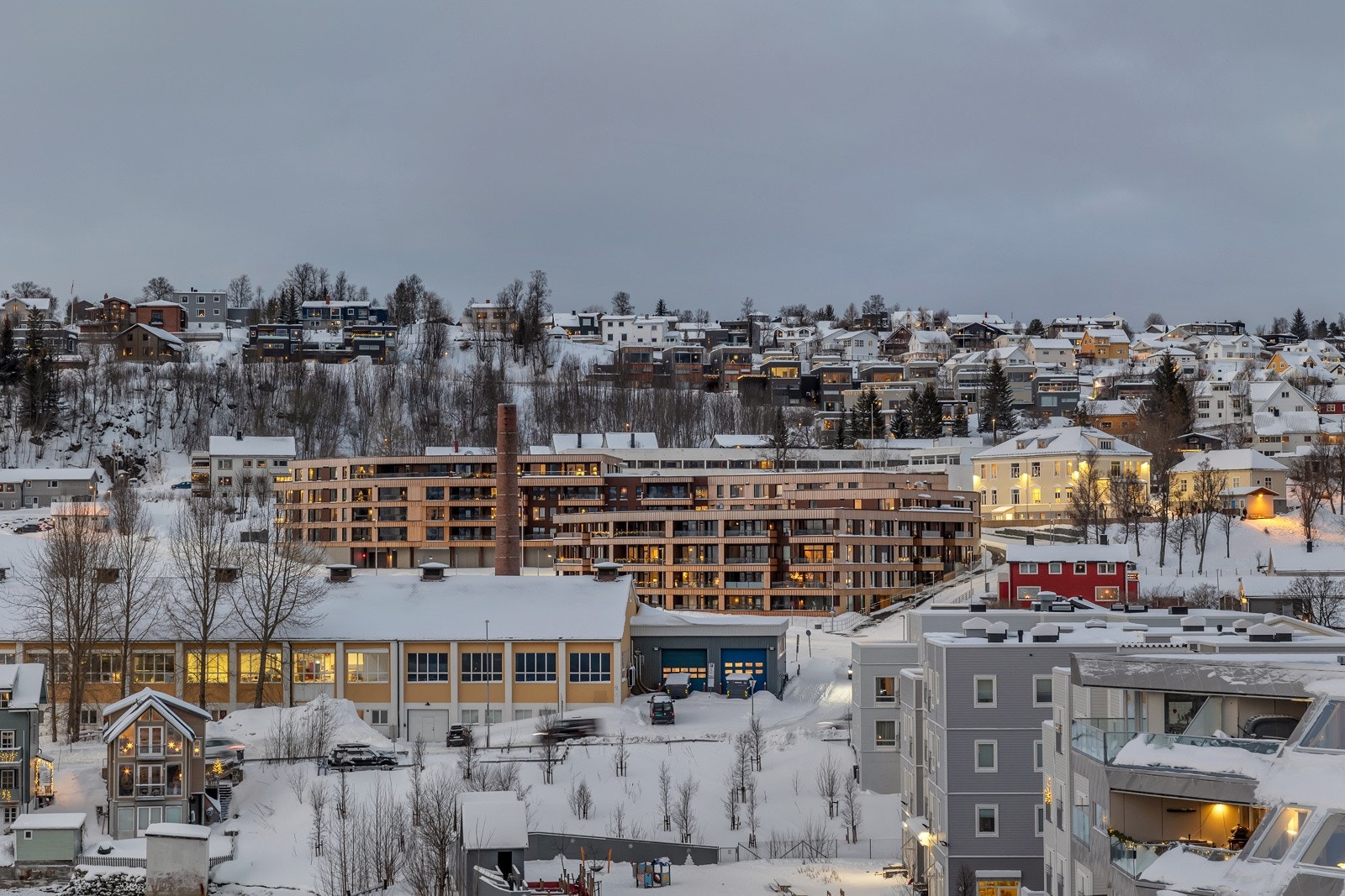 Utsikten strekker seg vestover og oppover Sør-Tromsøya Galleribilde