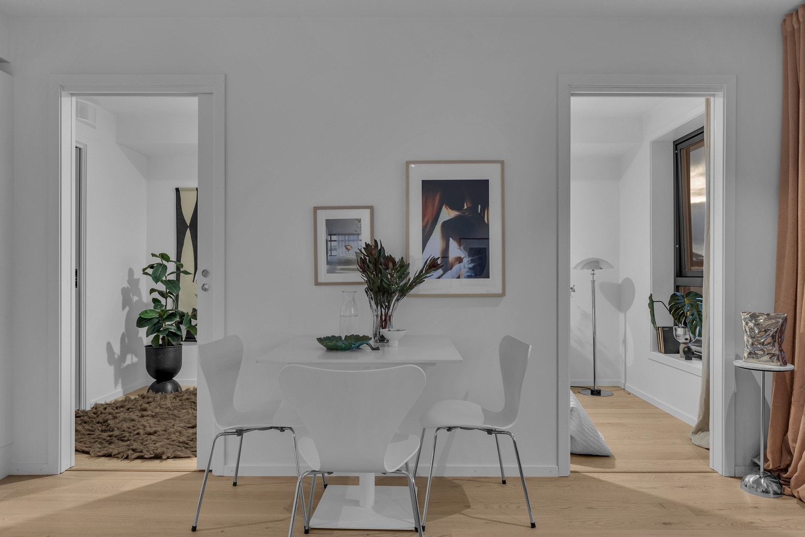 Hovedsoverommet ligger mot øst og har 2 innganger Galleribilde