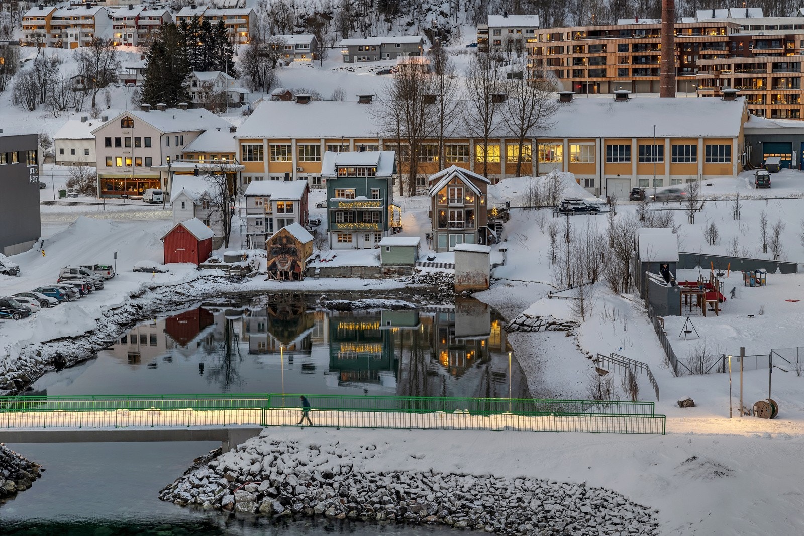 Strandpromenaden er like utenfor ytterdøra Galleribilde