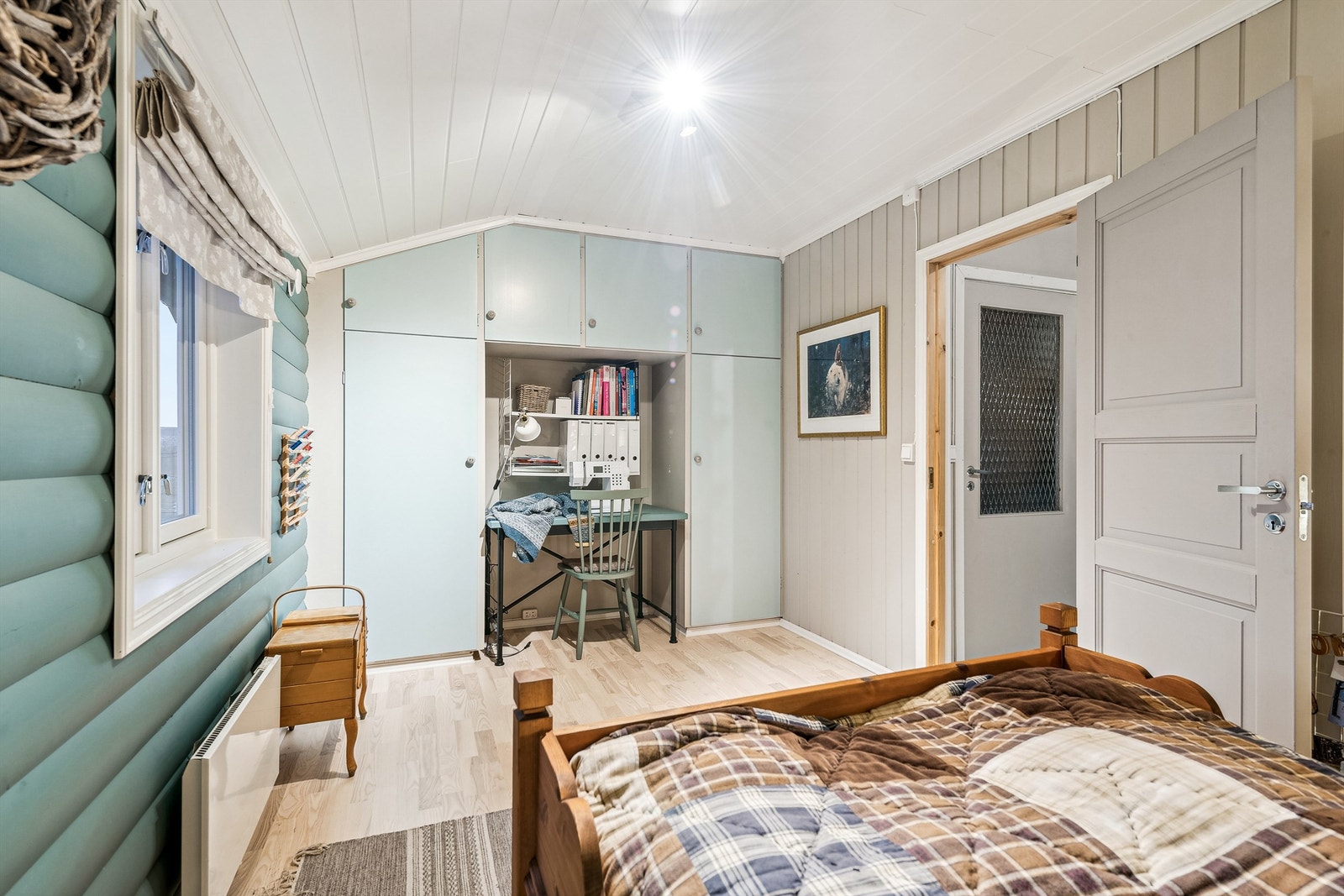 Dette soverommet har også innebygget garderobeløsning. Galleribilde