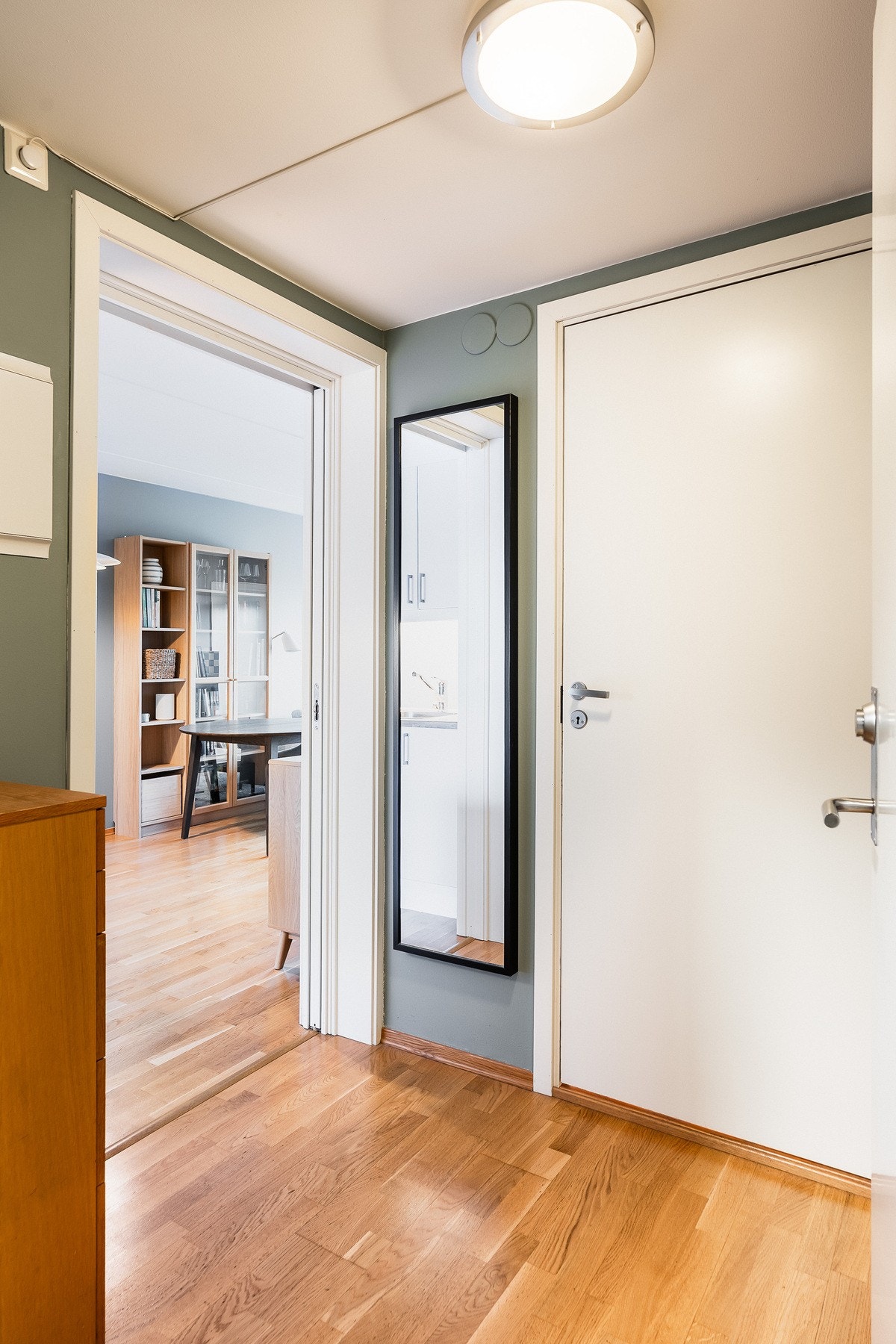 Velkommen inn i en arealeffektiv og pen 2-roms andelsleilighet i fjerde etasje. Galleribilde