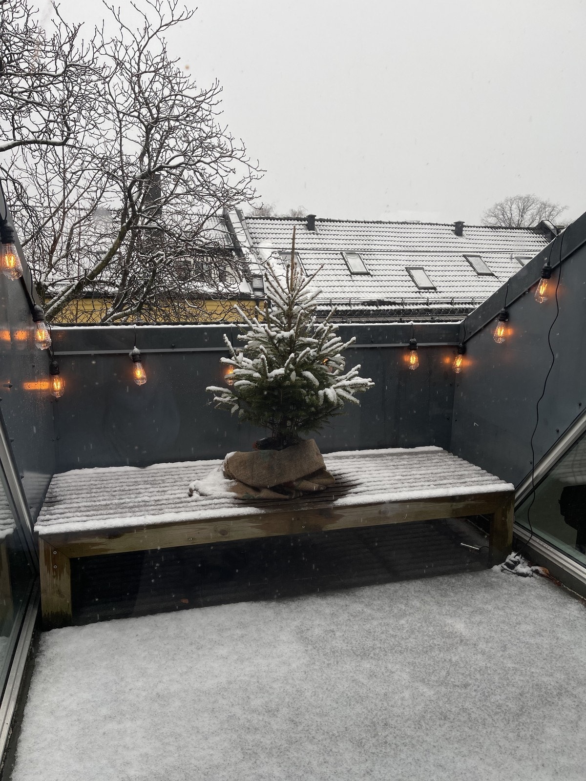 Balkong i dag. Plass til utemøbler. Galleribilde