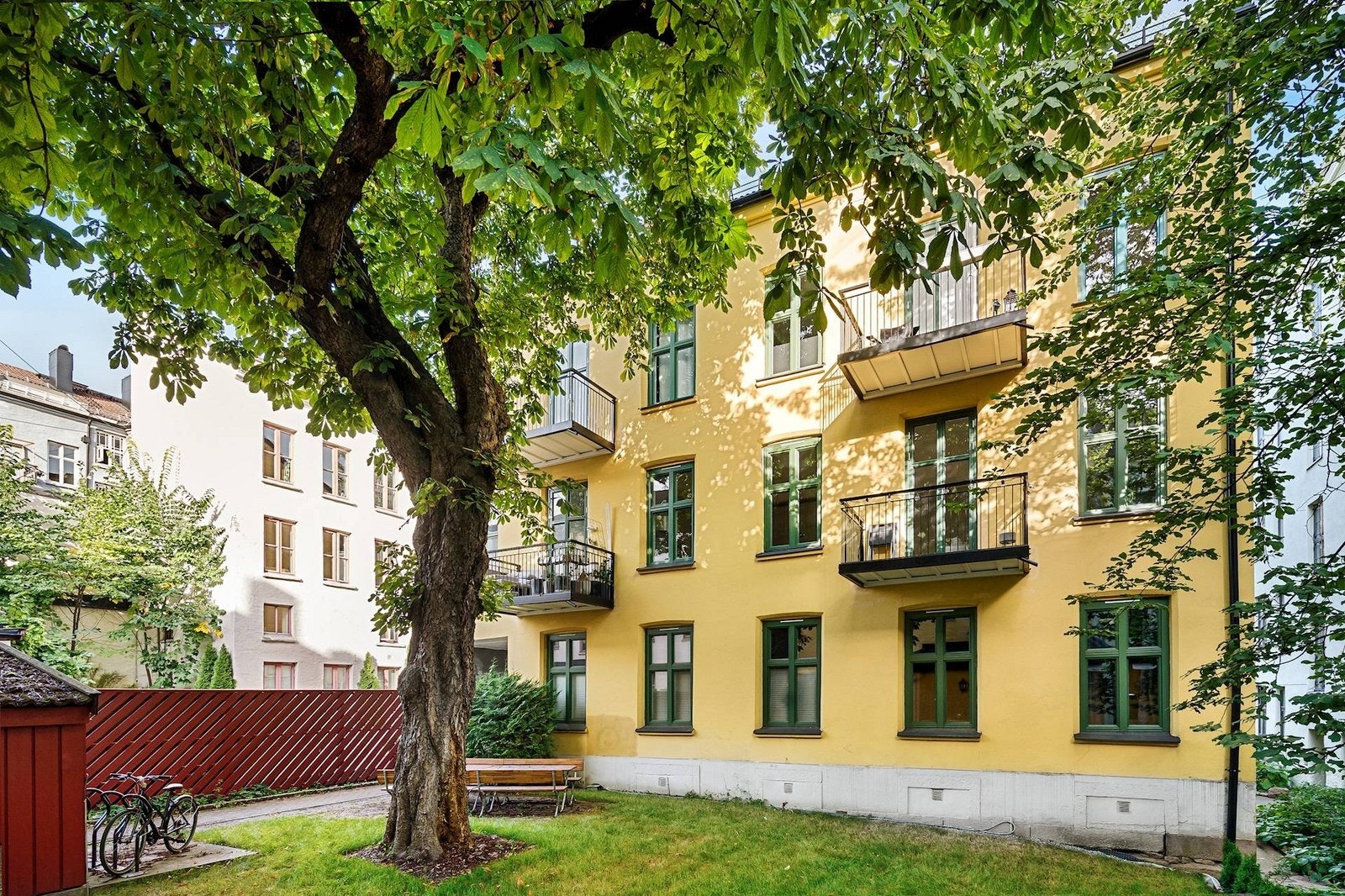 Leiligheten ligger sentralt på Grünerløkka med hyggelig bakgård. Galleribilde