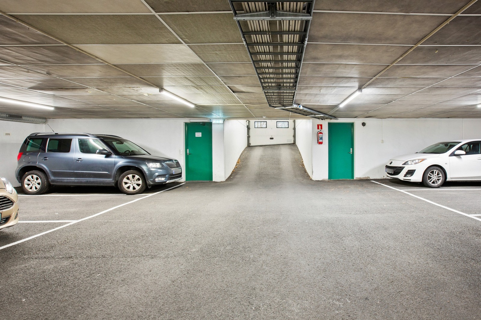 Det medfølger en parkeringsplass i felles garasjekjeller. Galleribilde