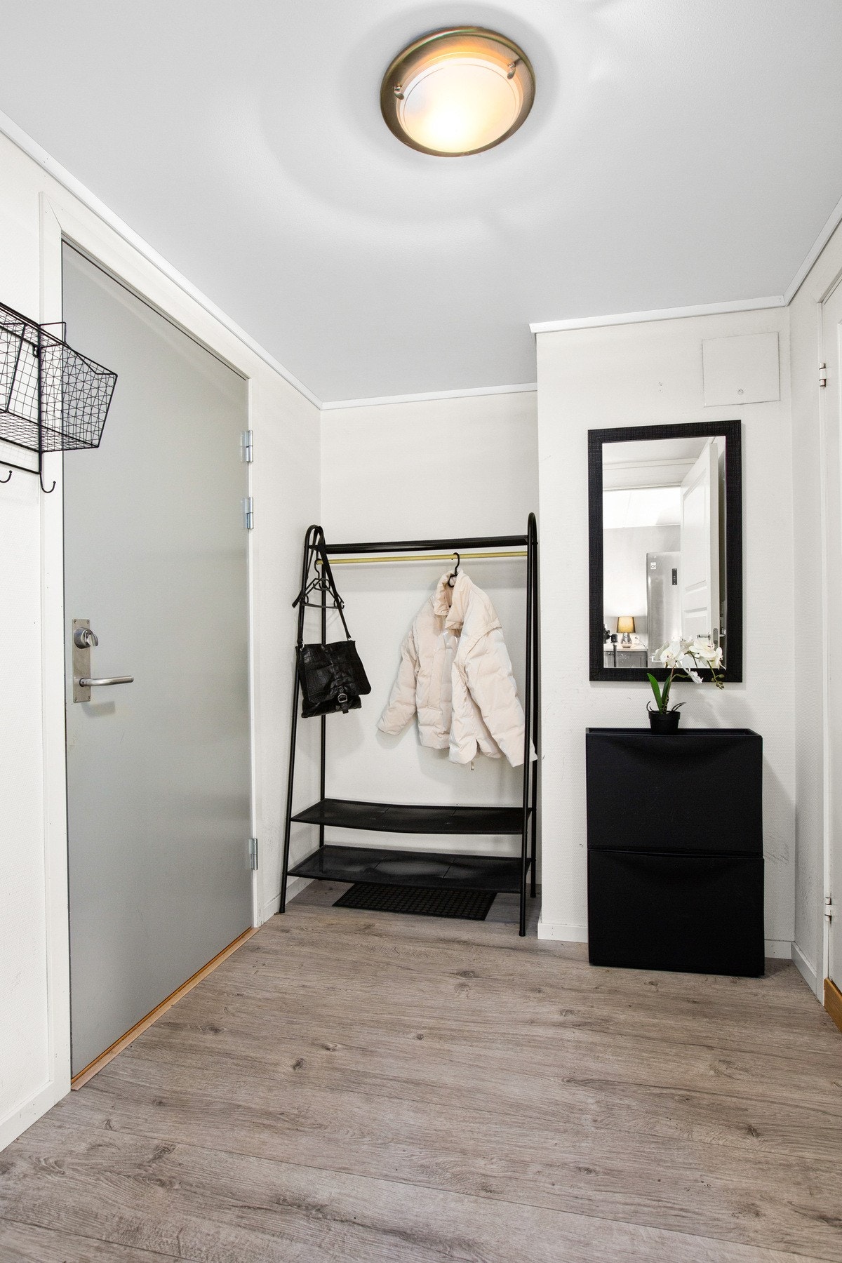 Velkommen inn! En 2-roms leilighet i 2.etasje med en praktisk og gjennomtenkt planløsning. Galleribilde