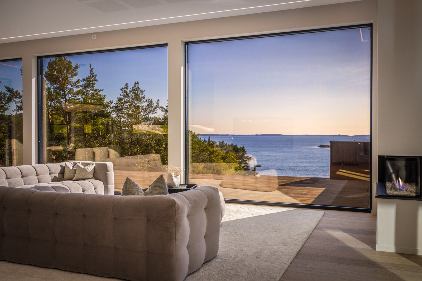 - Boligen har en innholdsrik planløsning hvor alle elementer for trivsel er på plass - Galleribilde