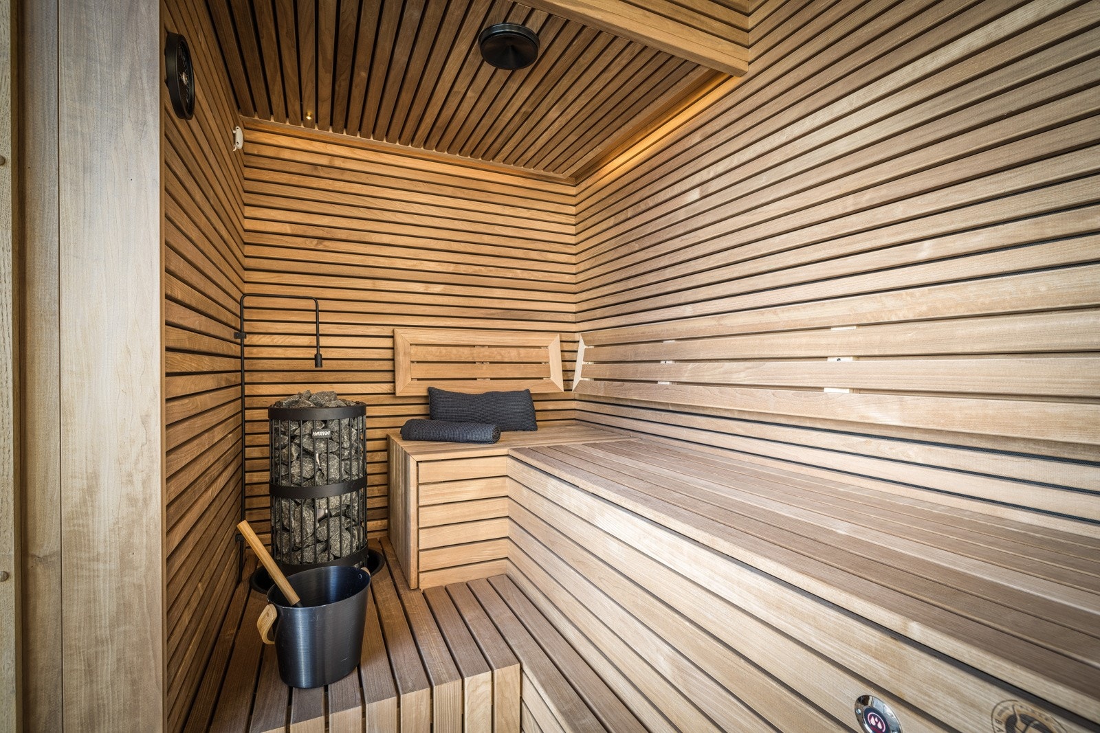 - Her får man en svært lukseriøs badstueopplevelse med den samme fantastiske utsikten - Galleribilde