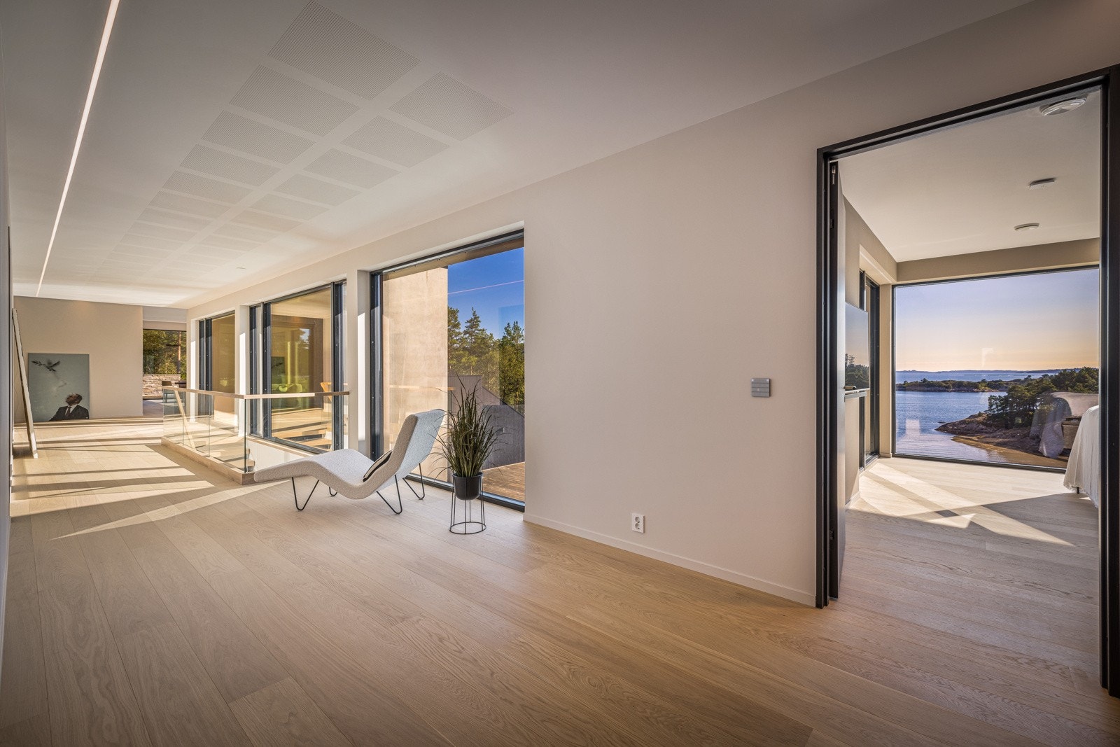 - Veggene er som skapt for vakker kunst med takhøyde på ca. 2,60 m. - Galleribilde