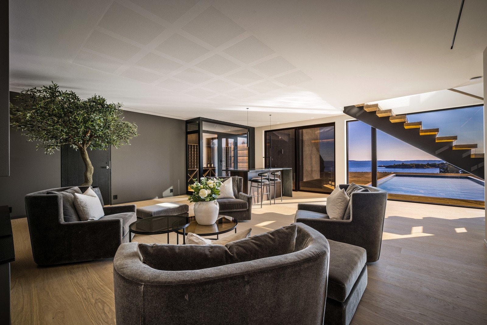 - Det er vannbåren gulvvarme basert på bergvarme i alle rom - Galleribilde