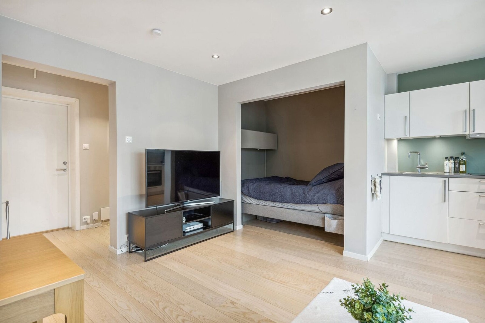 Praktisk og god planløsning. Det er ledspotter m/ dimming i alle rom. Galleribilde