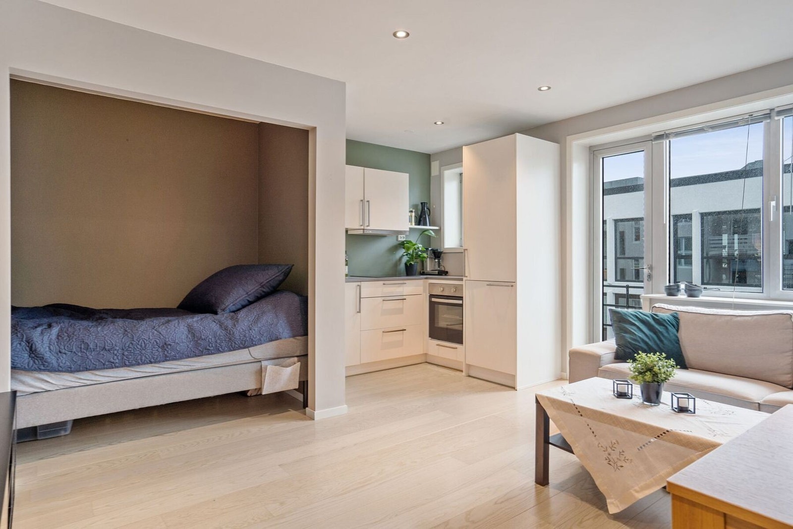 Praktisk og god planløsning. Det er ledspotter m/ dimming i alle rom. Galleribilde