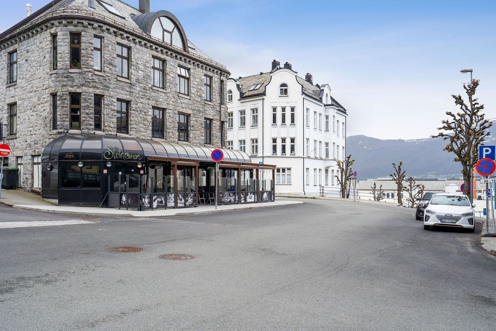 Steinovnen er bokstavelig talt bare et steinkast unna. Galleribilde