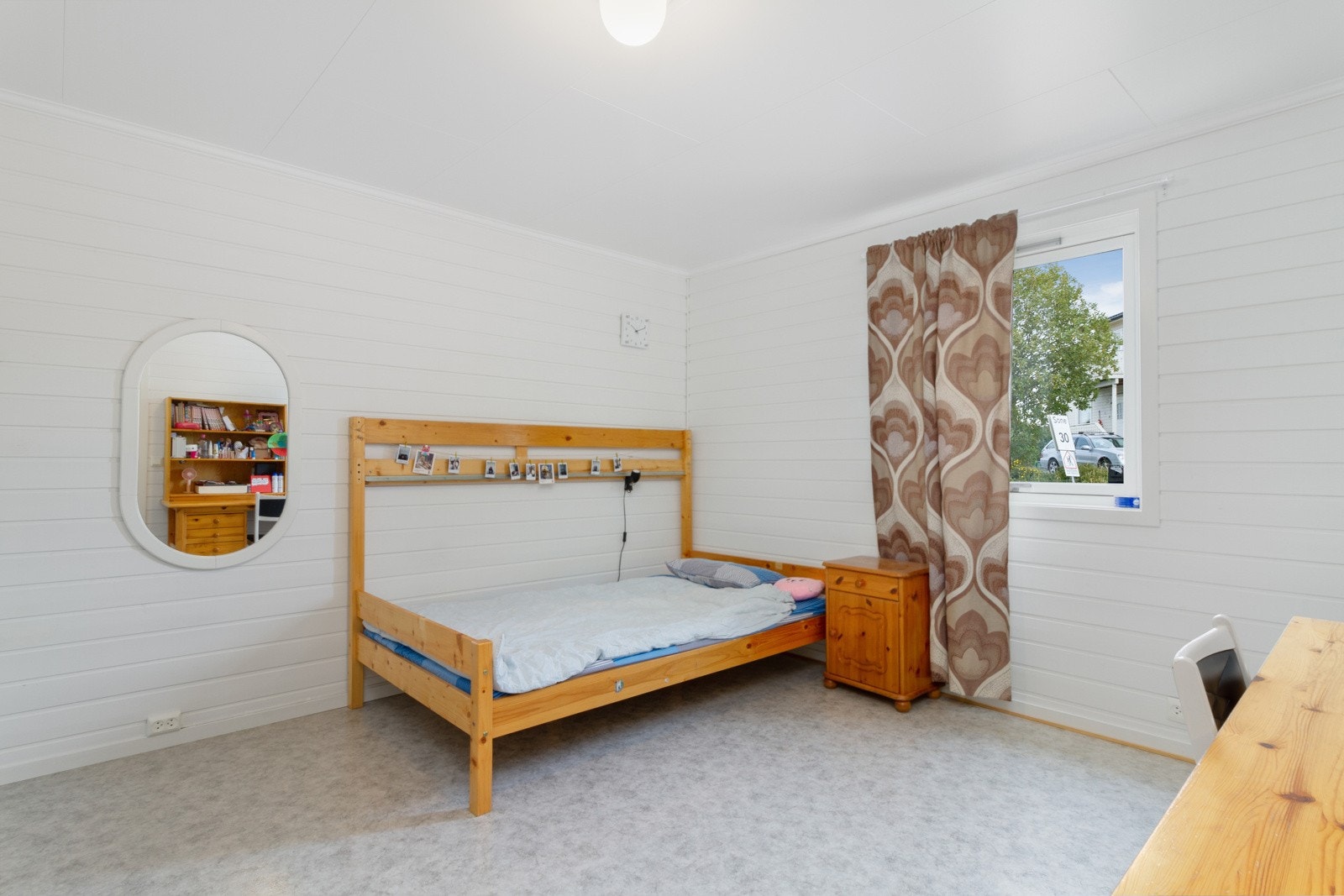 Hovedsoverommet er på hele 16,5 kvm. Her har du god plass til garderobeskap og dobbeltseng. Galleribilde