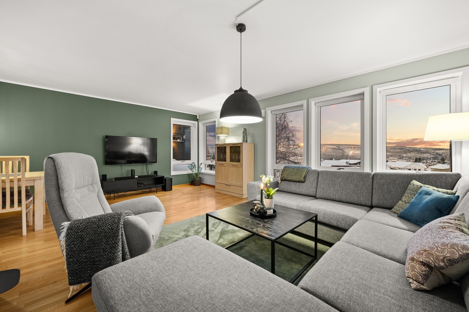 Nydelig utsikt fra stuevinduene. Galleribilde