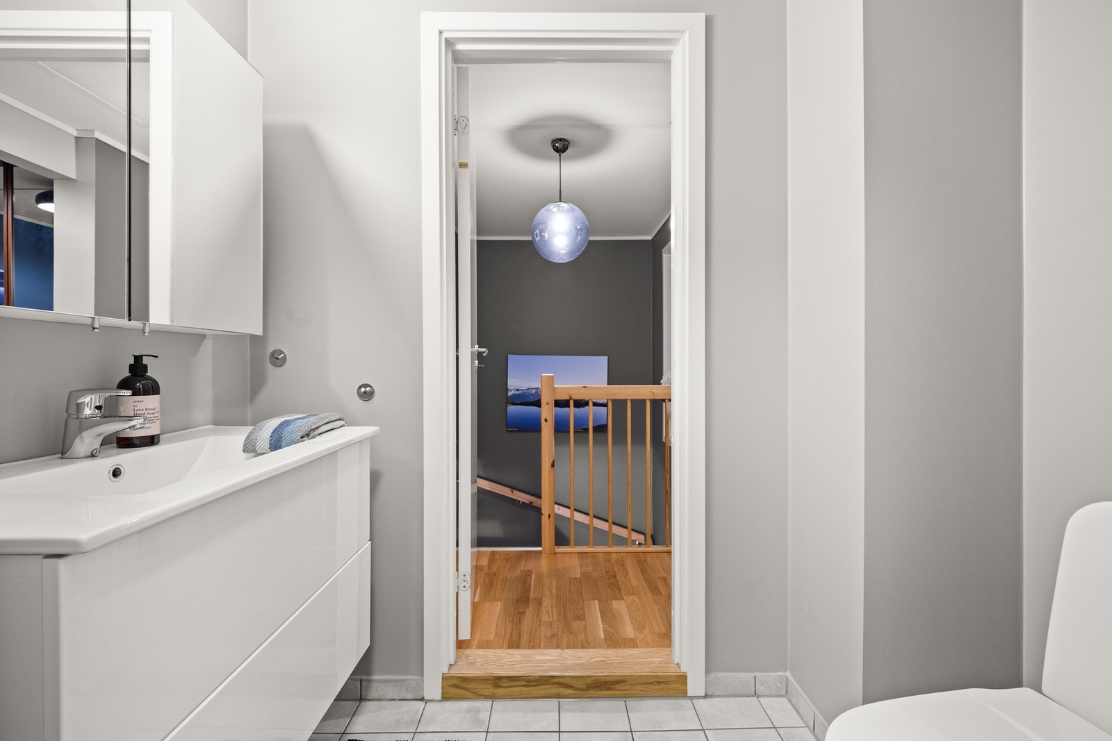 Toalettrom og vaskerom i 1. etasje. Galleribilde