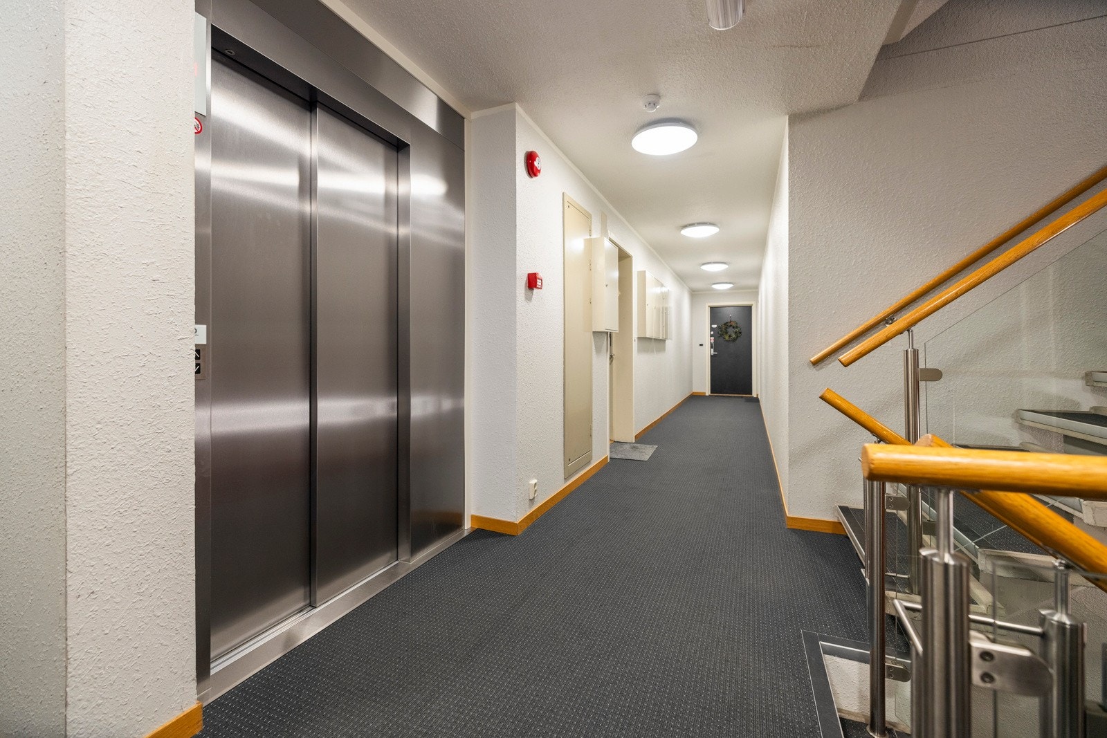 Leiligheten har enkel adkomst fra heis. Galleribilde