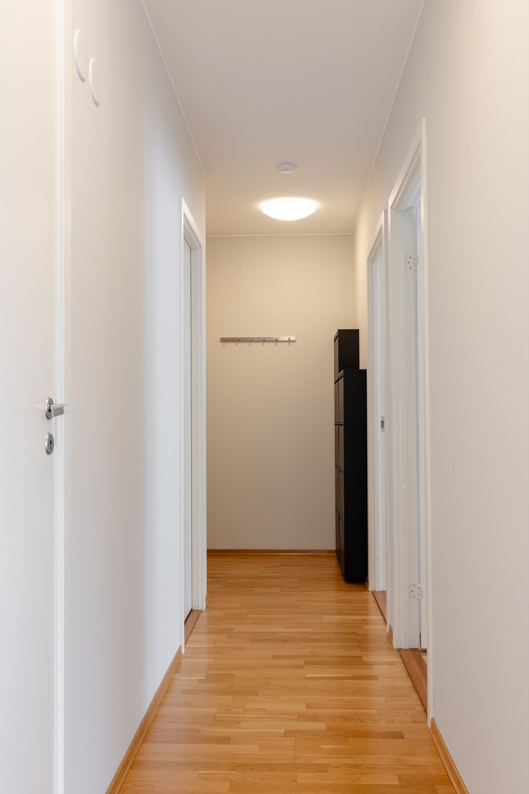 Entré med plass for oppheng av yttertøy og oppbevaring av sko. Galleribilde