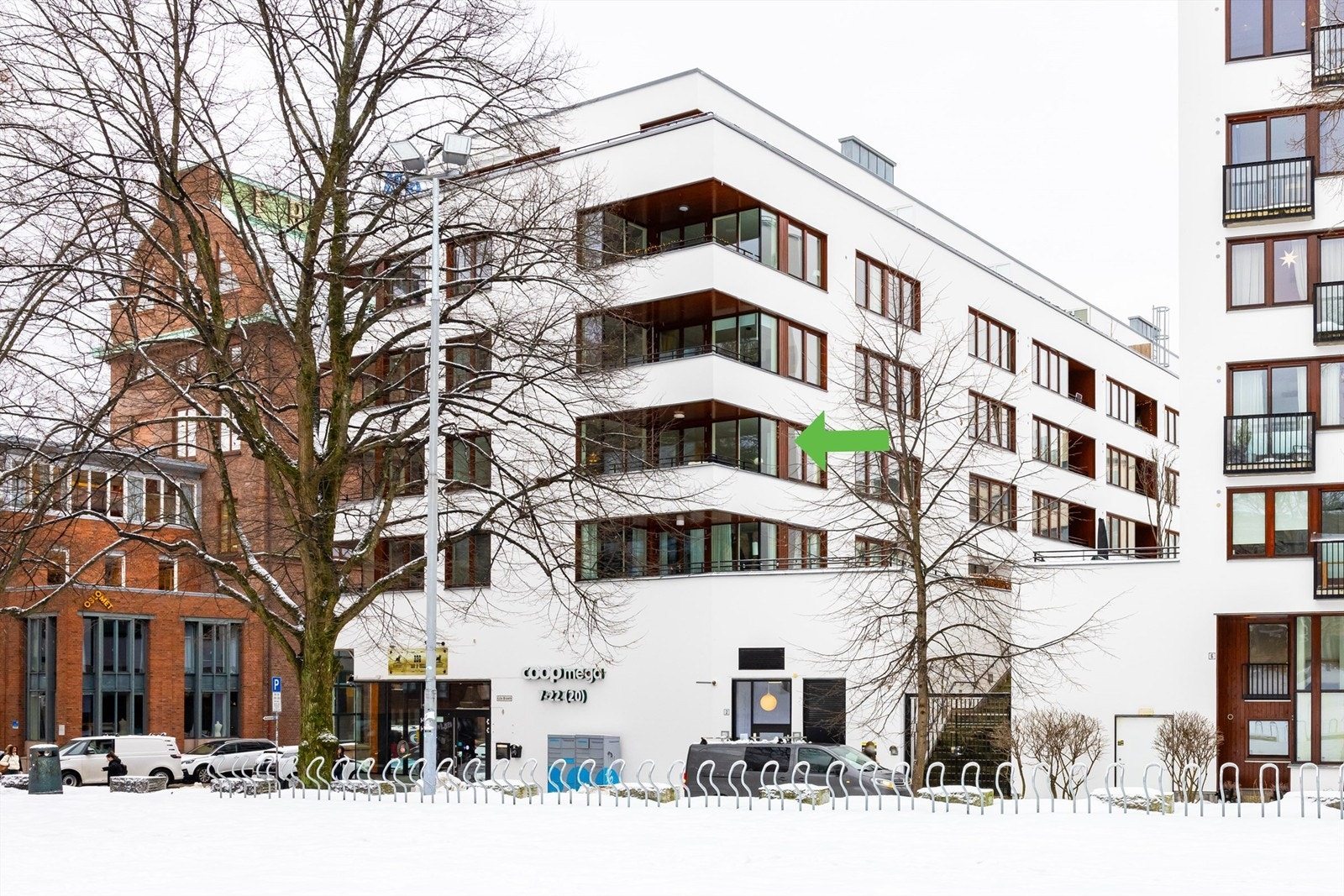 Leiligheten ligger fint til på hjørnet av bygget med hyggelig utsyn mot friområder. Galleribilde