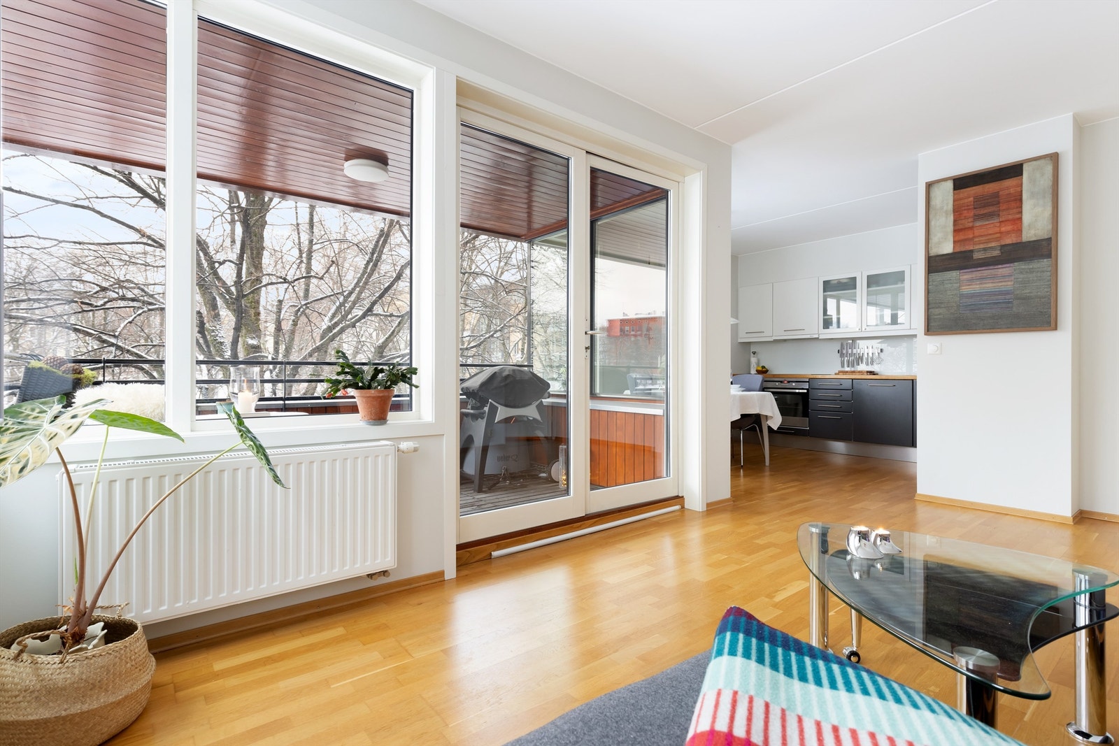 Stuen har god størrelse med plass til sofagruppe, Galleribilde