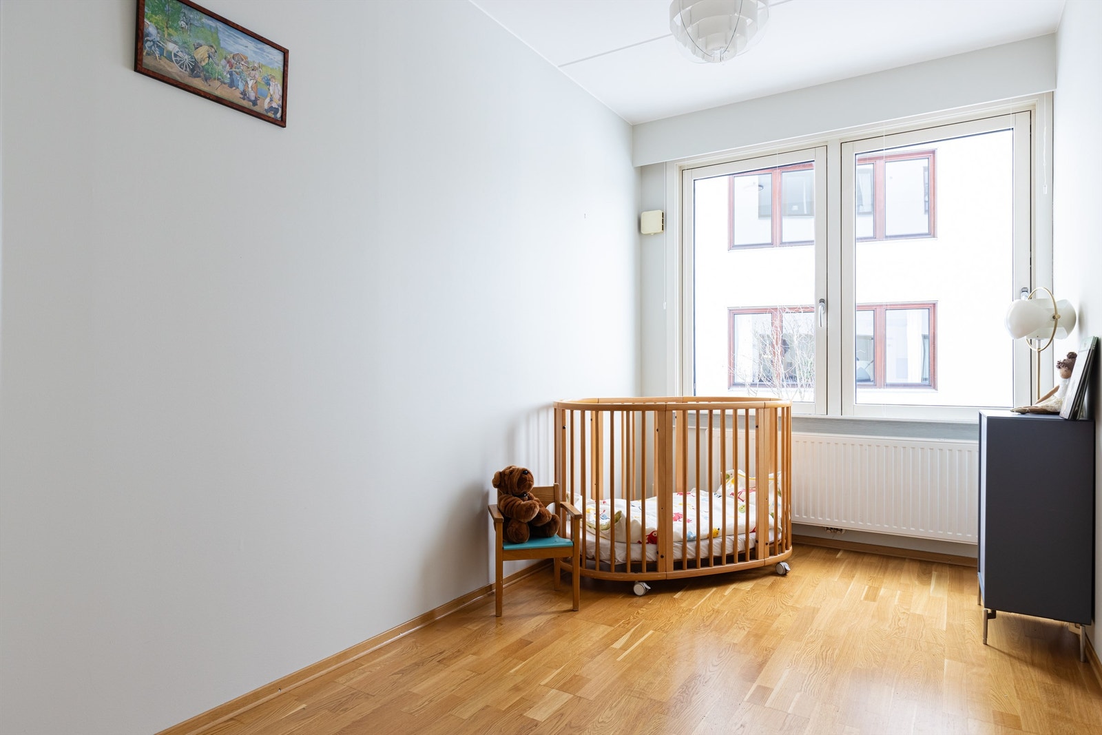 Soverom 2 har fin størrelse og kan brukes som både gjesterom, kontor eller barnerom. Galleribilde