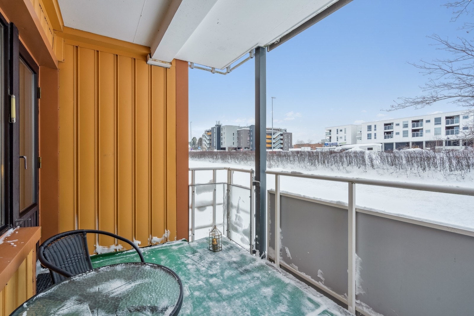 Utenfor har man fantastisk grøntareal som er perfekt til varme- og solfylte dager. Galleribilde