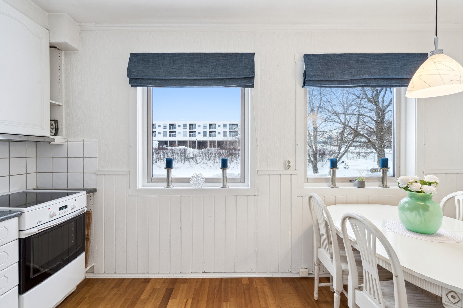 Innredning med profilerte fronter. Galleribilde