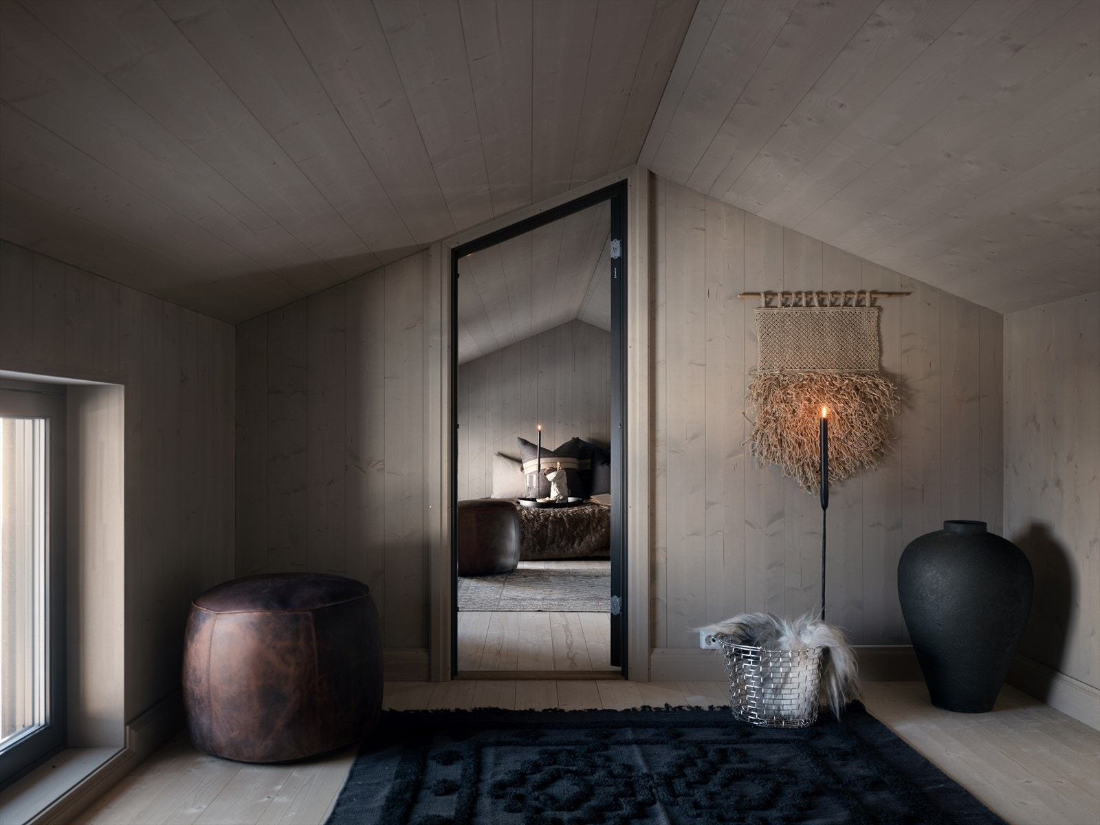 032_Loftstue med soverom på hems. Hemsen er ikke målbar grunnet takhøyde rett under krav.jpg Galleribilde