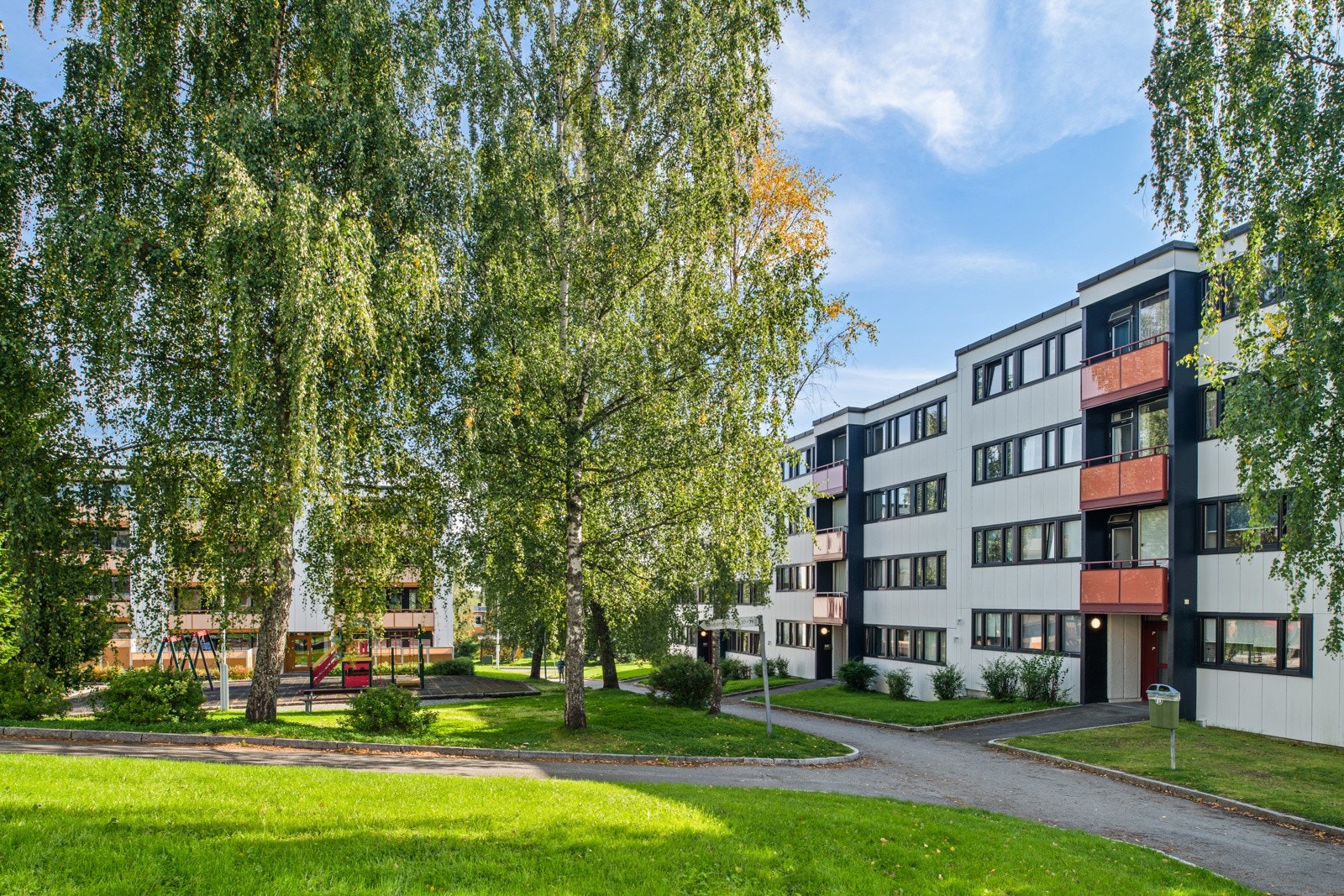 Fra boligen er det kort avstand til fine parkområder, turstier og bademuligheter. Galleribilde