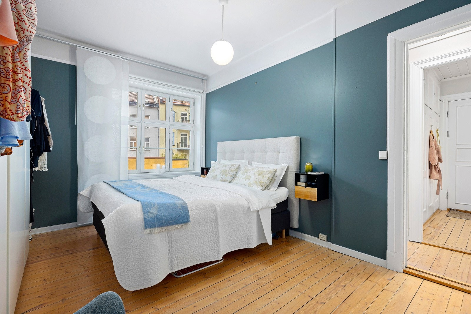 Soverommene er holdt i delikate og farger som gjør det enkelt å falle til ro om kvelden. Galleribilde