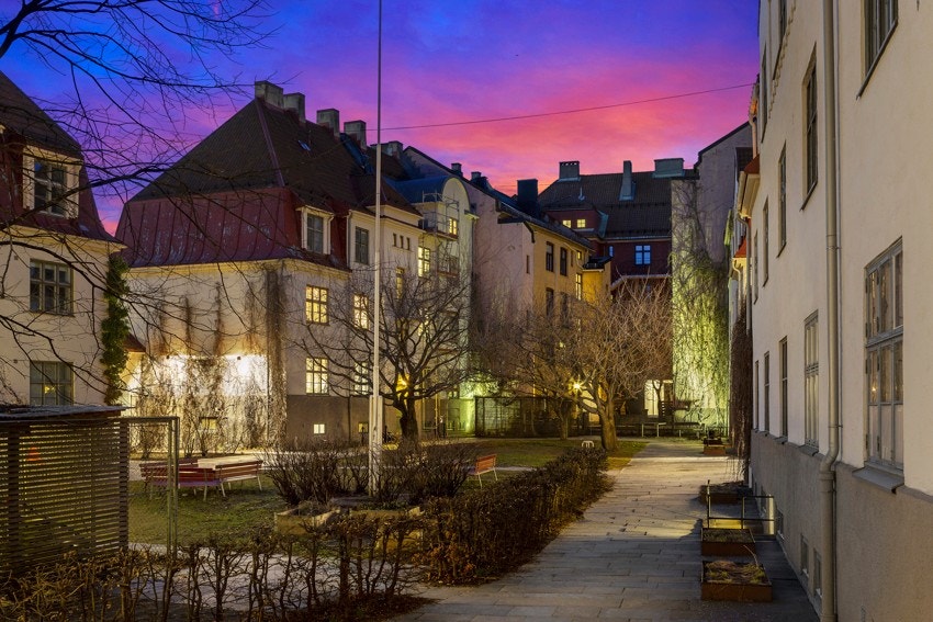 Borettslaget har et nydelig, parkmessig opparbeidet gårdsrom som er oppgradert i regi av Snøhetta. (Arkivbilde) Galleribilde