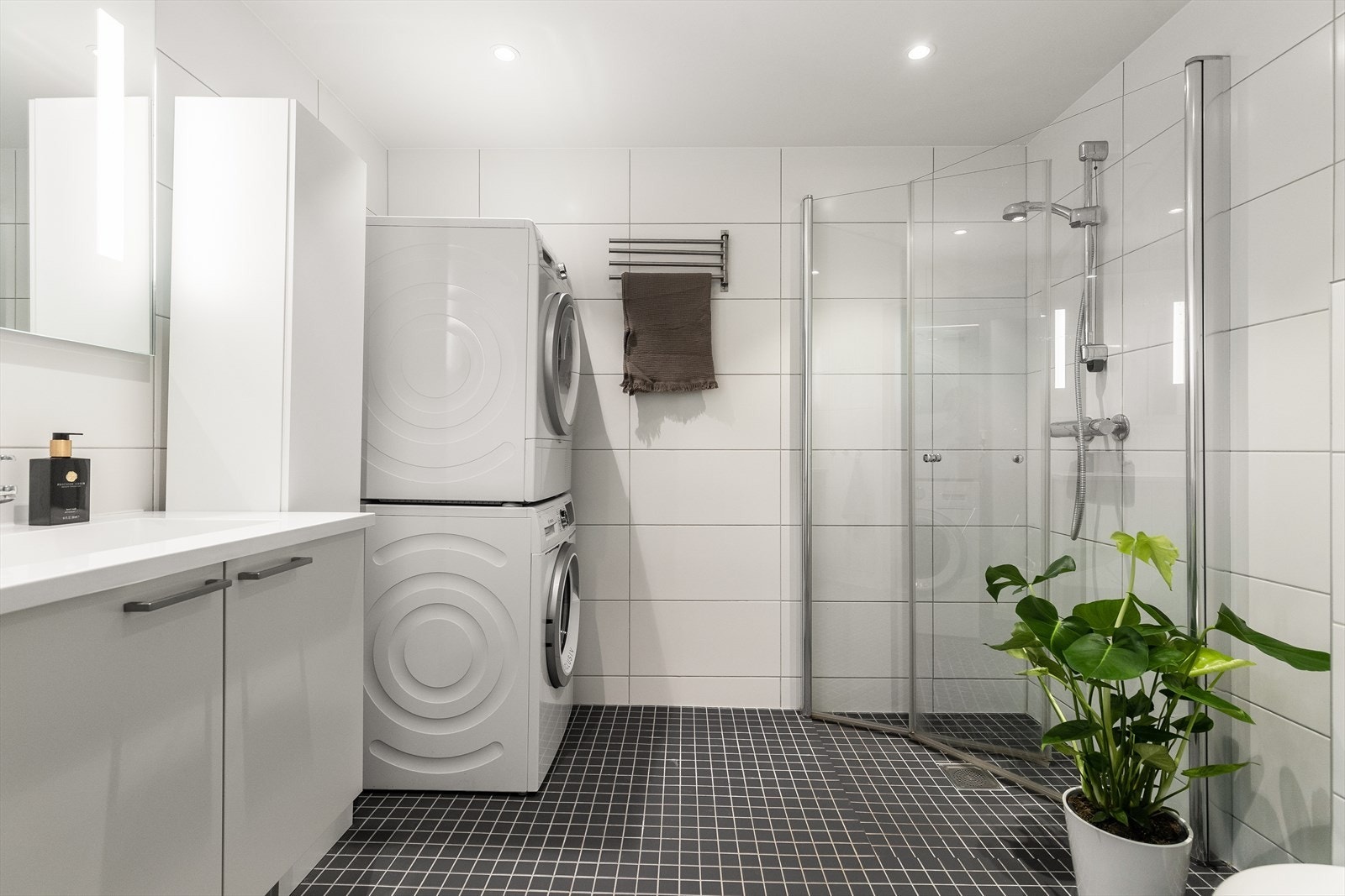 Badet har også fått TG1 i tilstandsrapport. Oppvarming med behagelig varme i gulv. Galleribilde