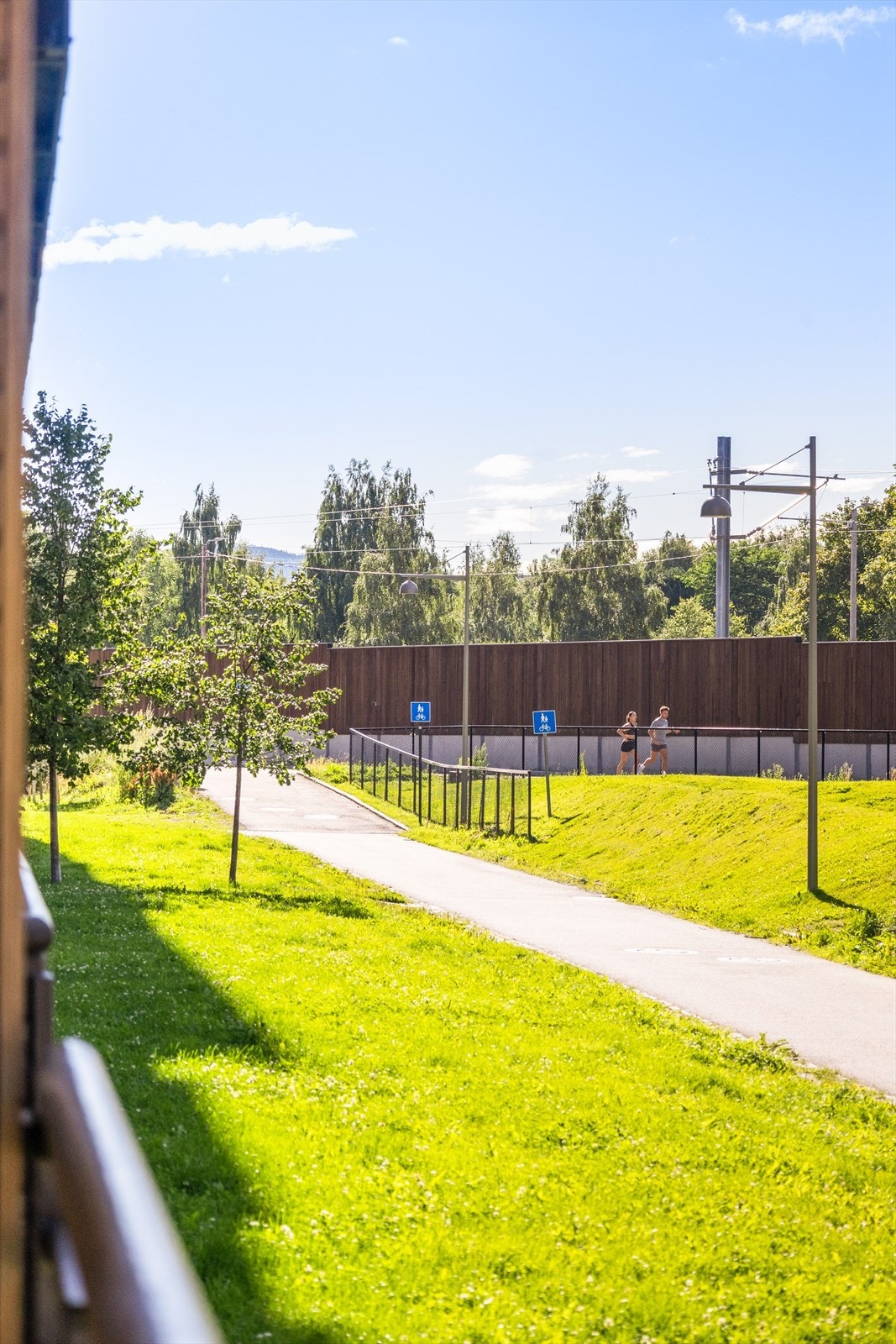 Lilleby byr på en kombinasjon av sentral beliggenhet, umiddelbar nærhet til flotte turområder og kort avstand til servicefasiliteter. Dette har gjort området til et attraktivt sted å bosette seg. Galleribilde
