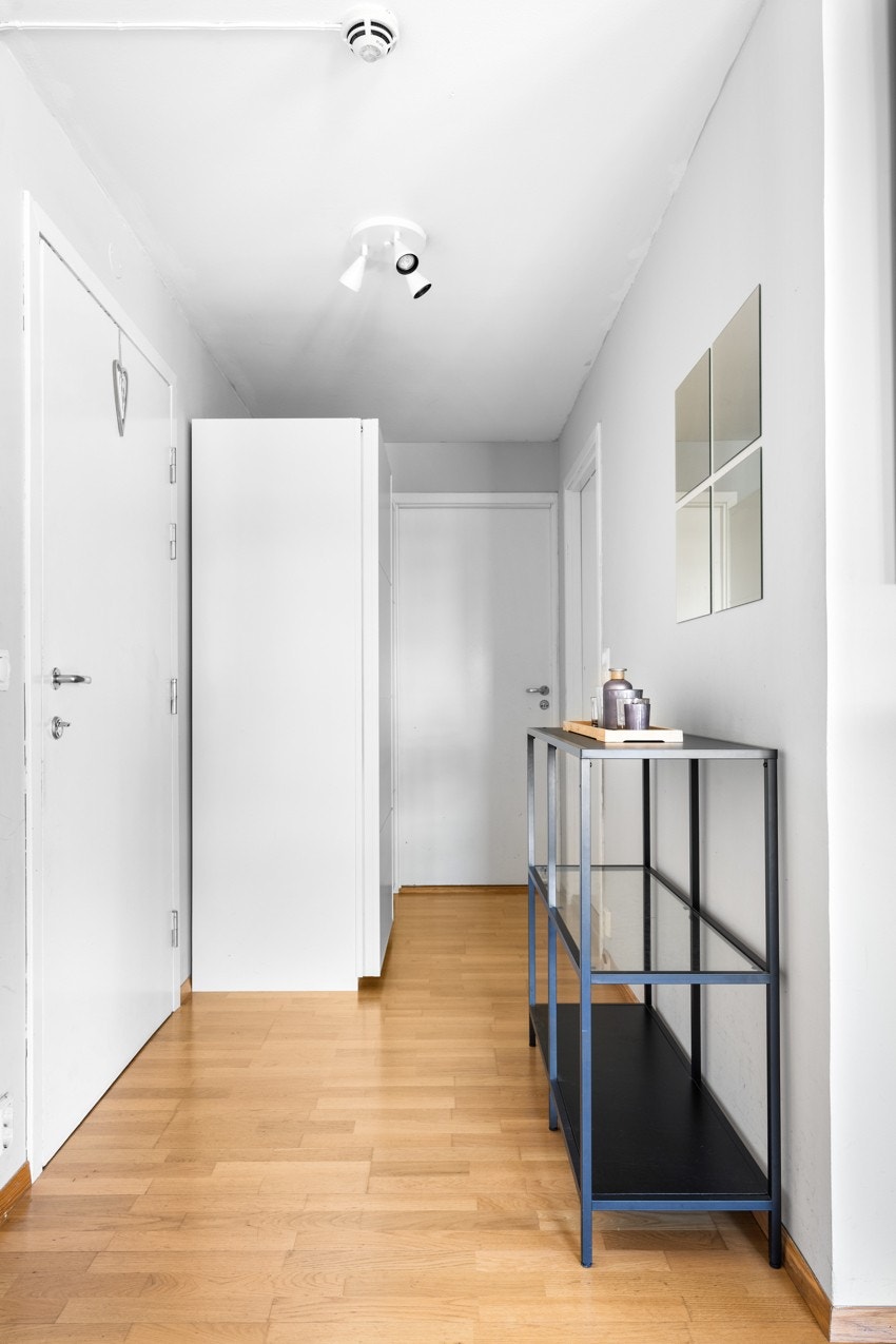 Romslig entré. Galleribilde