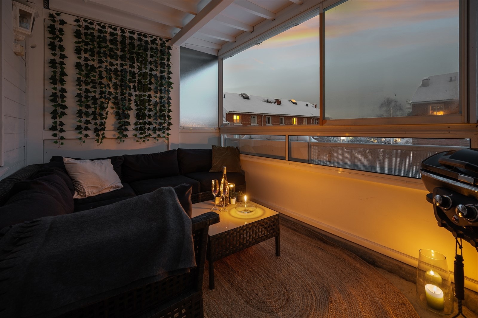 Kveldsstemning på balkongen. Galleribilde